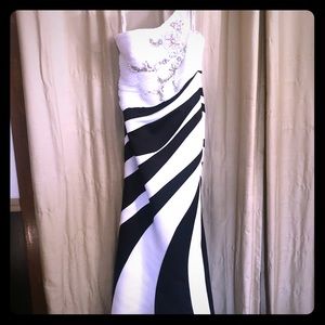 Gorgeous ball/prom gown